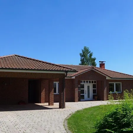 Moderner Ferienbungalow Mit Terrasse Und Garten
