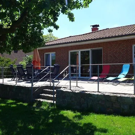 Moderner Ferienbungalow Mit Terrasse Und Garten Ferienhaus