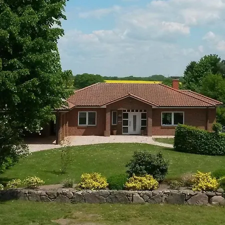Moderner Ferienbungalow Mit Terrasse Und Garten *