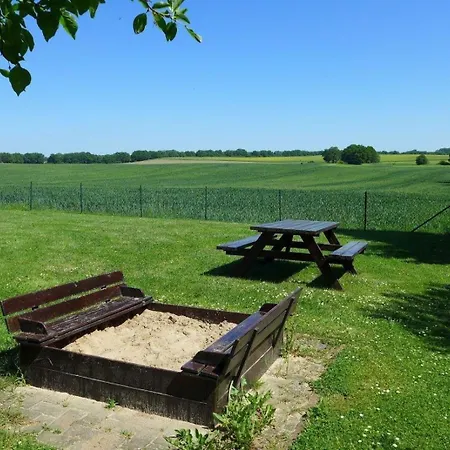 Moderner Ferienbungalow Mit Terrasse Und Garten Ferienhaus